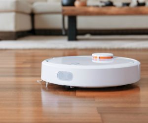 Ένας αναλυτικός οδηγός αγοράς για την νέα τεχνολογία στην καθαριότητα του σπιτιού που ονομάζεται σκούπα ρομπότ. Πως γίνεται η επιλογή της και τι θα πρέπει να λάβεις υπόψη προτού προχωρήσεις στην αγορά.